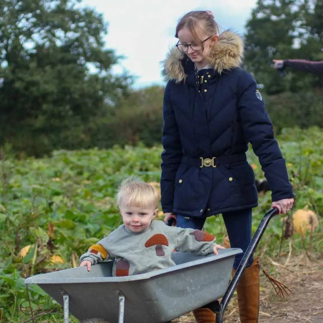12 yaşında gibi ama 2 çocuk annesi! Yaşını duyanlar inanmakta güçlük çekiyor 12